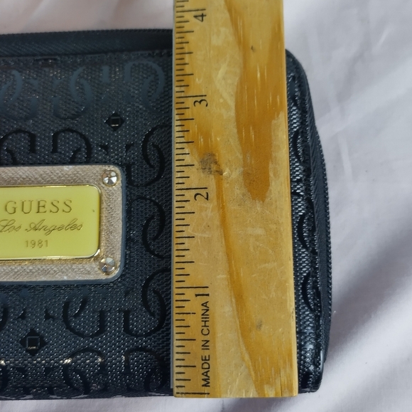 Vtg GUESS Women's Black Wallet Logo embossed Zip Organizer Wristlet Fashion - Picture 12 of 14